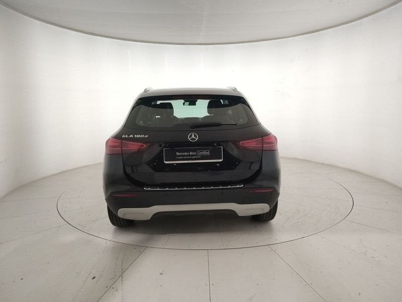 Mercedes-Benz GLA 180 d Advanced auto imagem 3