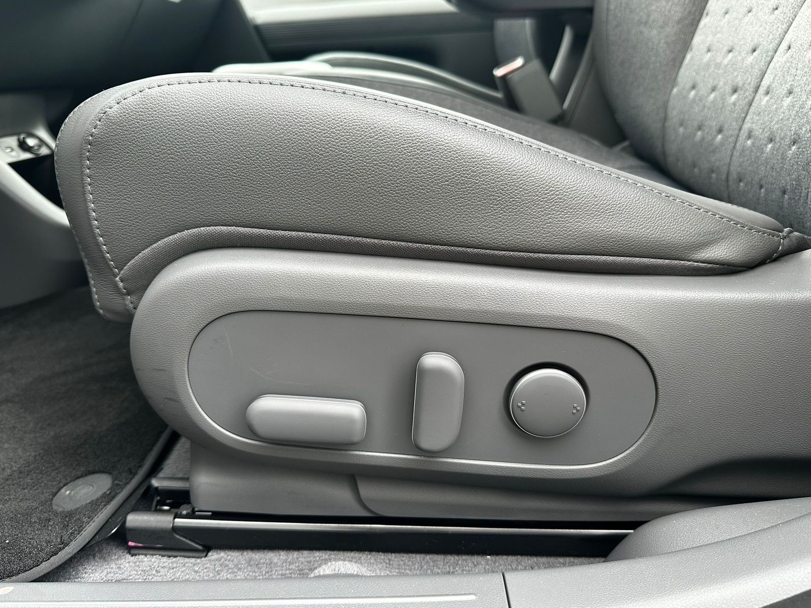 Fahrzeugabbildung Hyundai Ioniq 5 Techniq WERKSGAR NAVI+LED+SHZ+KAMERA+WP+