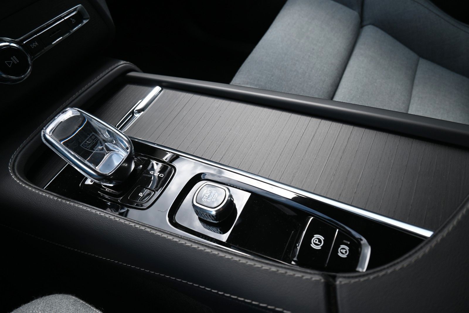 Fahrzeugabbildung Volvo XC90 B5D AWD Inscription*LUFT*STDHZG*360*AHK*ACC