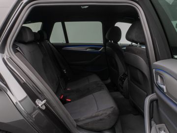 Fahrzeugabbildung BMW 520d xDr Tour HUD DAB Komfortzugang HI-FI