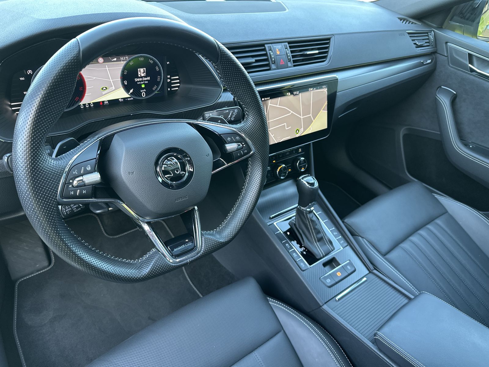 Fahrzeugabbildung SKODA Superb Sportline 4x4 NAV+LED+PANO+AHK+MEMORY+ACC