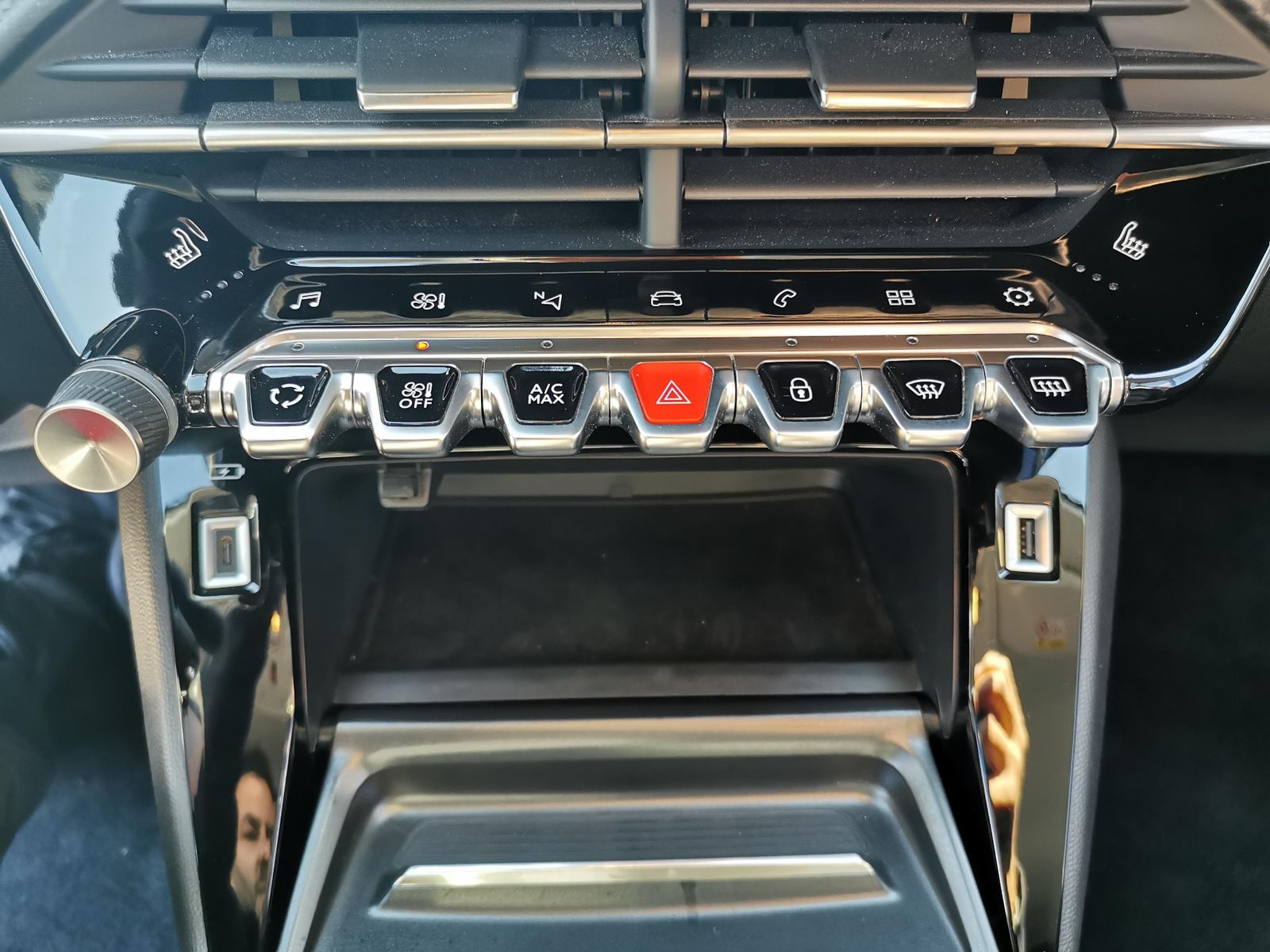 Fahrzeugabbildung Peugeot 208 Allure Pack*Sitzhzg*PDC hi+Cam*LED*Navi*