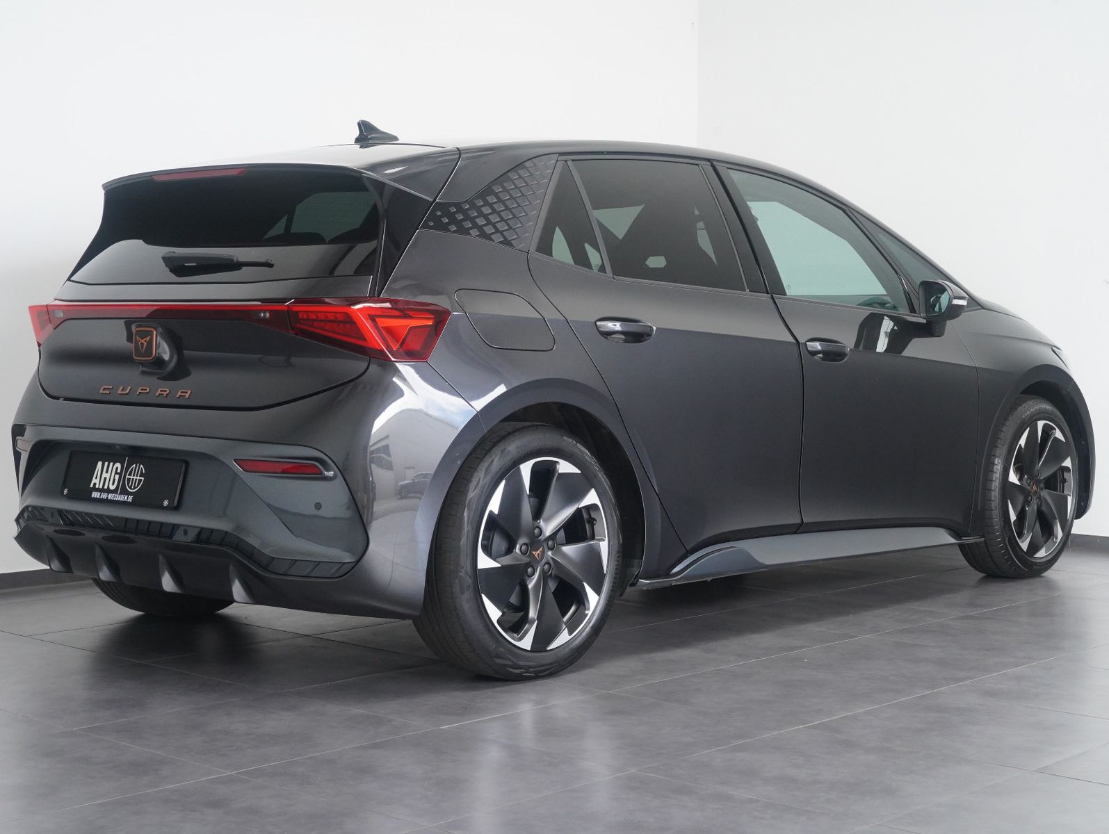 Fahrzeugabbildung CUPRA Born 170KW/82KWH/LED/NAVI/5-SITZER/19"