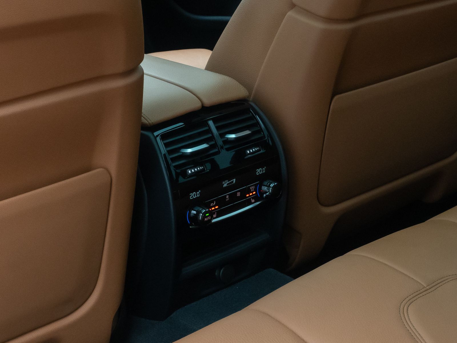 Fahrzeugabbildung BMW 540d xD SportLine 360&deg;HUD AHK DispKey SoftCl H/K