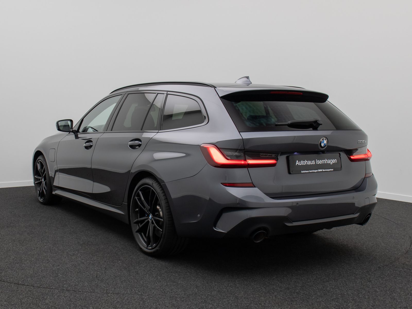 Fahrzeugabbildung BMW 330e M Sport Kamera Laser HUD DAB H/K AHK 19Zoll