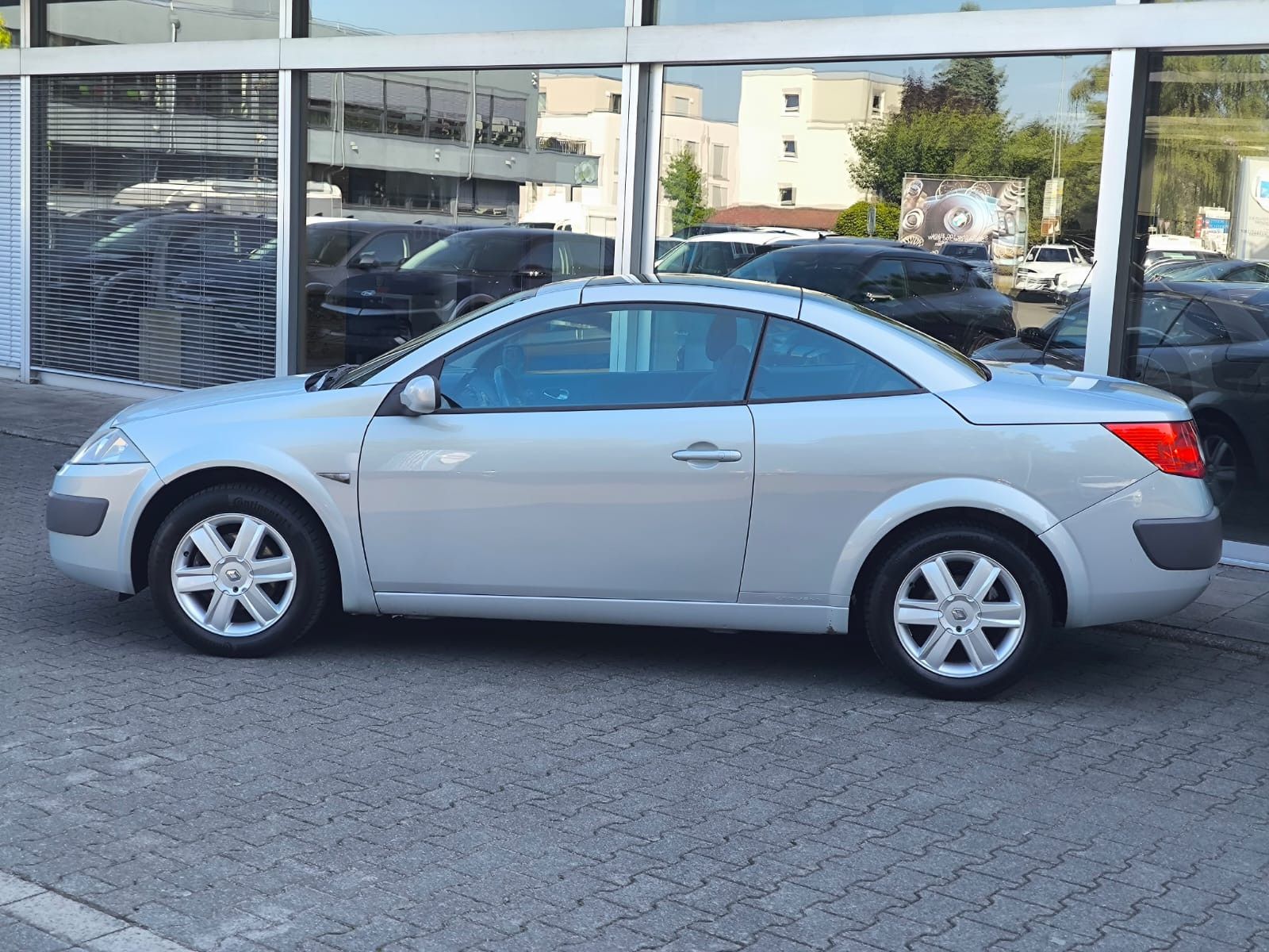Vehicle image Renault Megane Coupe-Cabriolet Dynamique Luxe *Maintained"