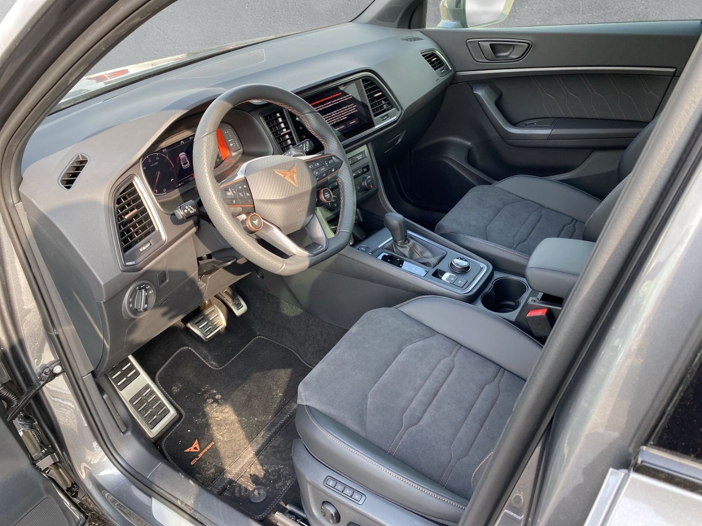 Fahrzeugabbildung CUPRA Ateca VZ 4Drive 2.0 TSI NP: 61.740,- AHK-klappba