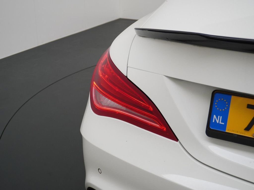 Mercedes-Benz CLA 200 Prestige AMG Styling panorama dach Leder