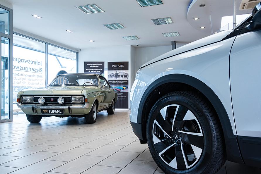 showroom-image-top