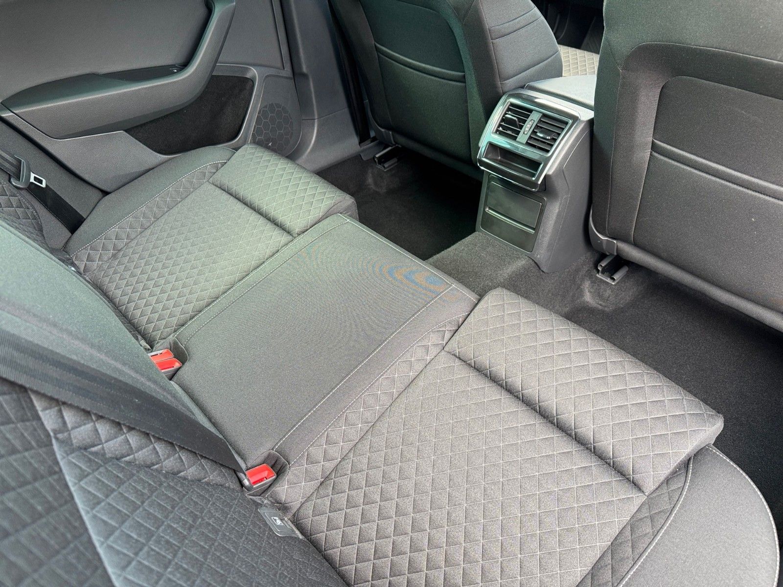 Fahrzeugabbildung SKODA Superb Combi Ambition