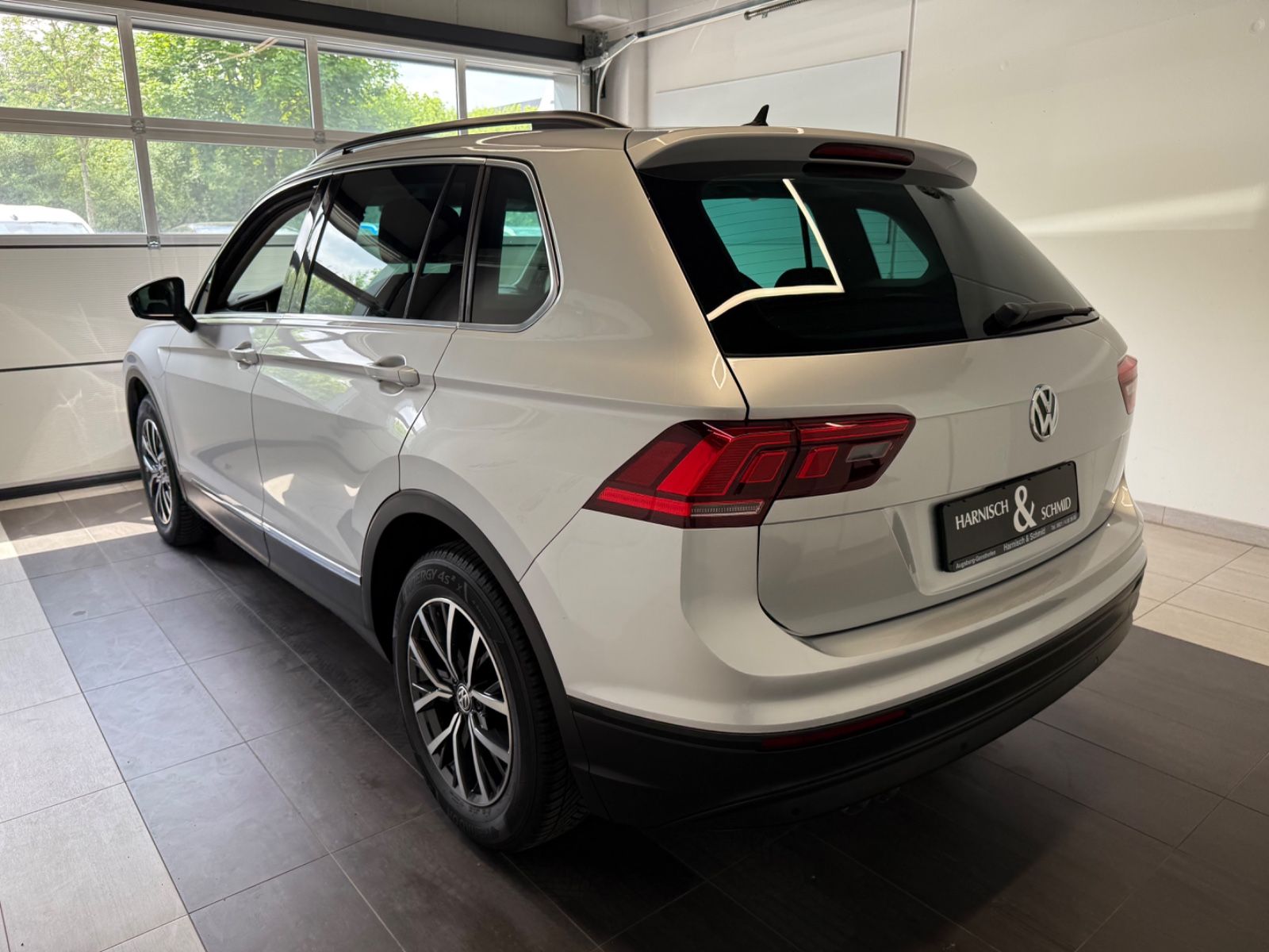 Fahrzeugabbildung Volkswagen Tiguan Comfortline Standheizung, Allwetterreifen