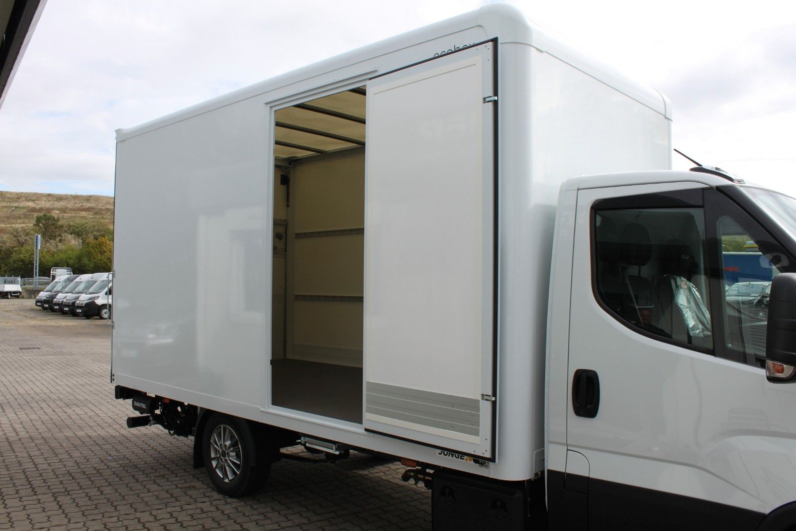Fahrzeugabbildung Iveco 35S16A8/P Koffer/LBW/Seitentür Voll-LED