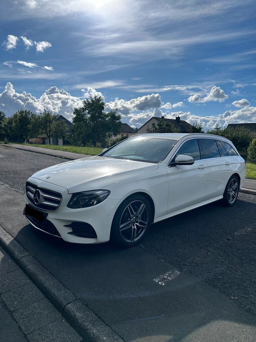 MERCEDES-BENZ Mercedes-Benz E220 AMG *TOP* Burmester/Mul...