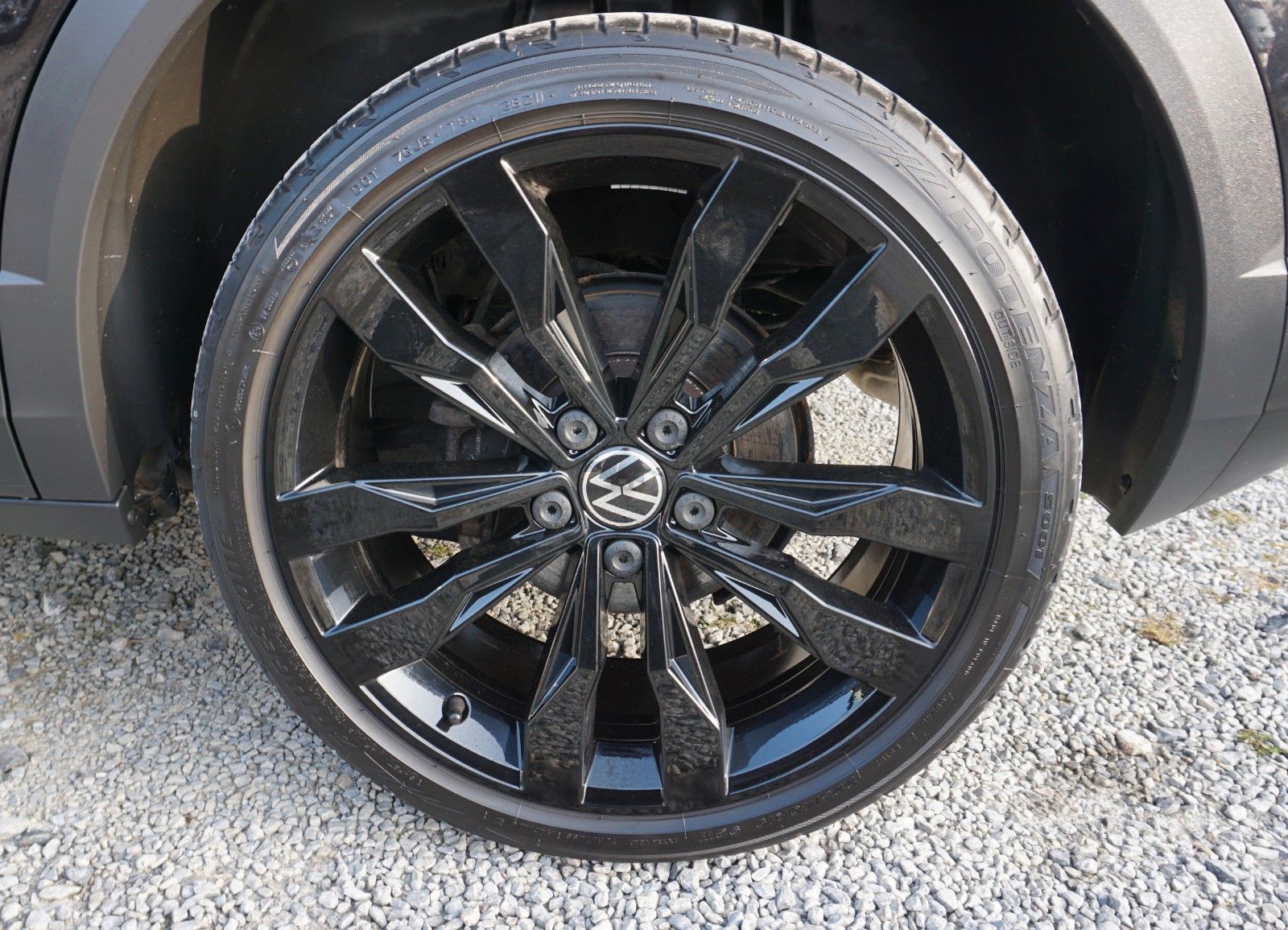 Fahrzeugabbildung Volkswagen T-Roc Sport 4Motion, Kamera, Navi, Pano, Black