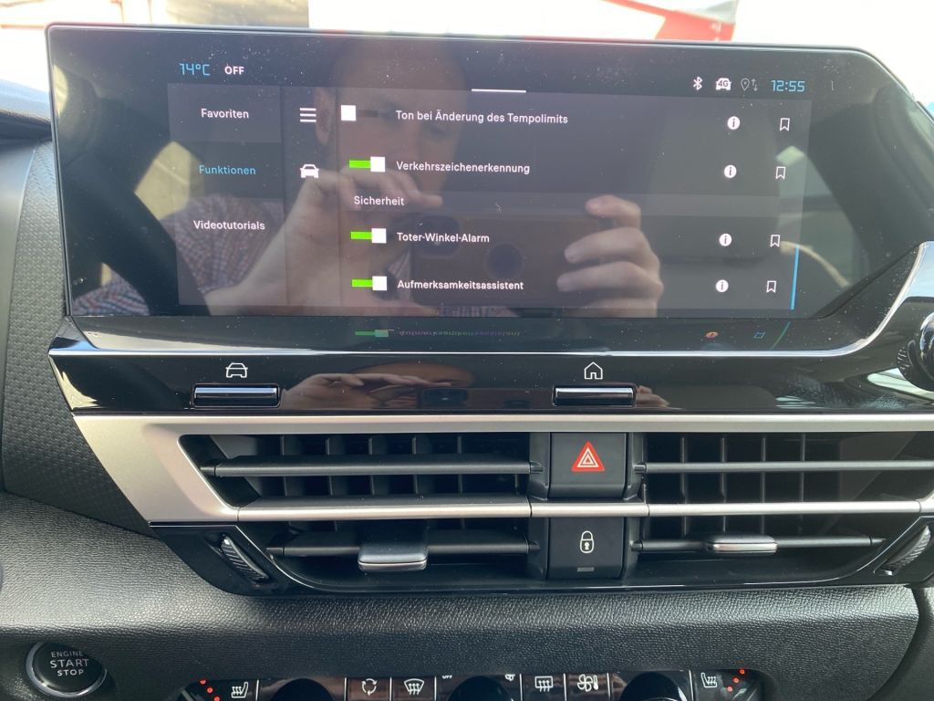 Fahrzeugabbildung Citroën C4 Hybrid 136 ë-DSC6 MAX + Techno/Winter Paket