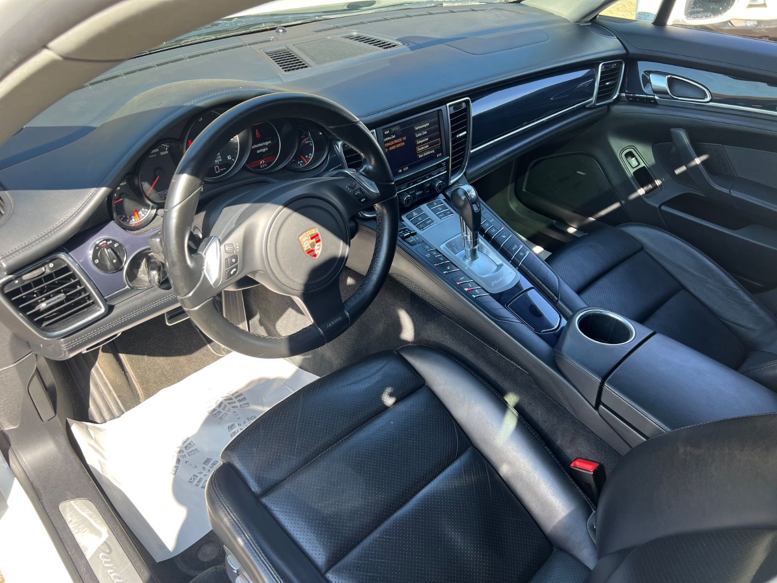 Fahrzeugabbildung Porsche Panamera Diesel * Carraraweiß * SCHIEBEDACH*