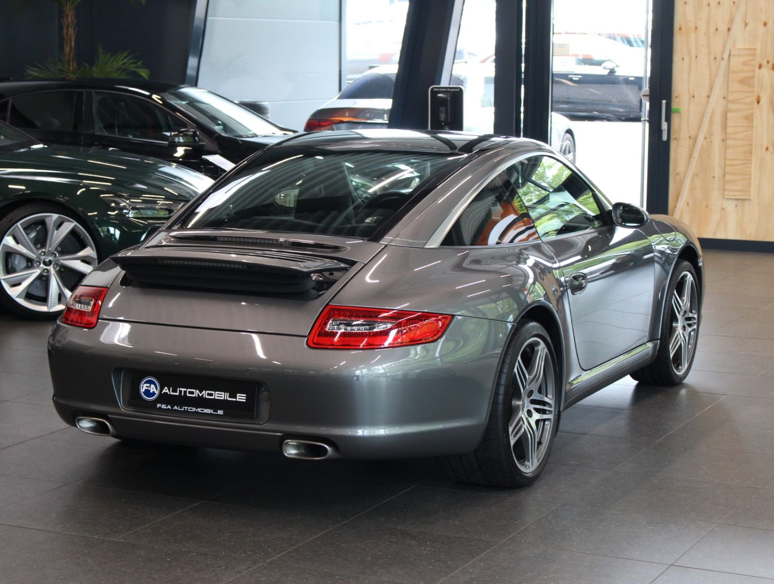 Fahrzeugabbildung Porsche 997 Carrera Targa 4*Bi-Xenon*Navi*Schalter.