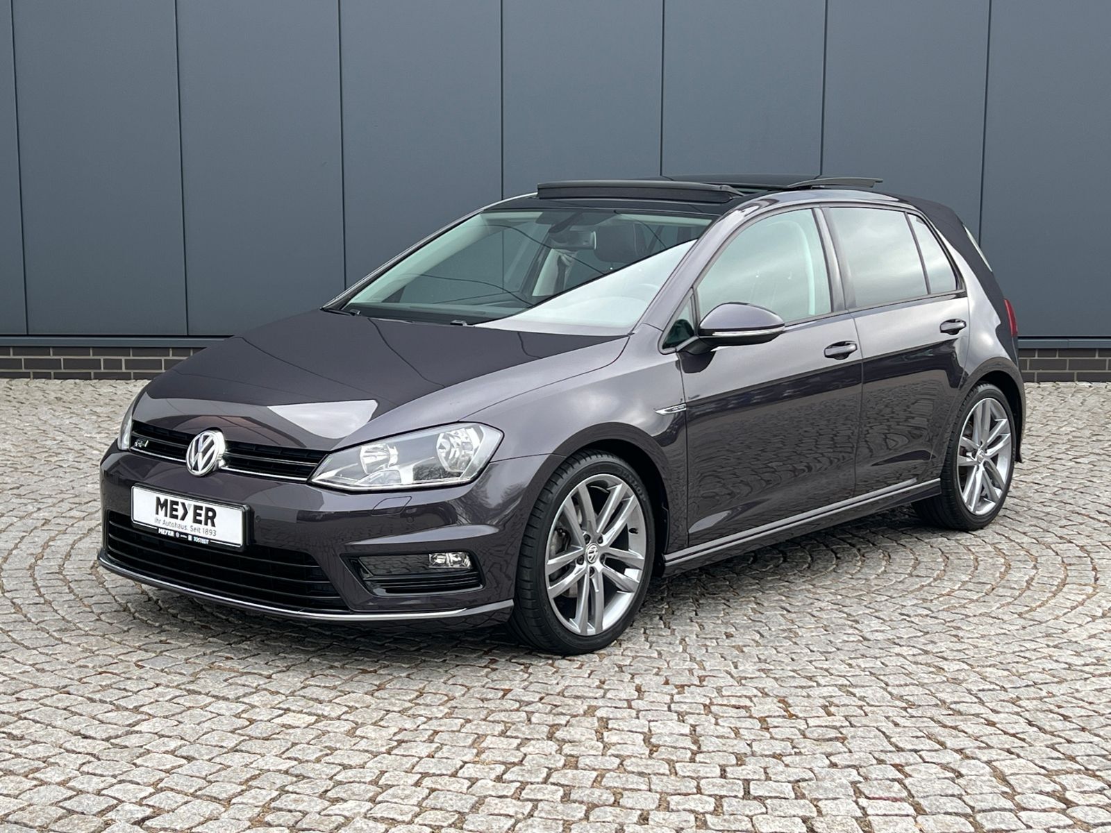 Fahrzeugabbildung Volkswagen Golf VII R-Line 1.4 TSI DSG Lounge *AHK, Navi, P