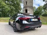 Alfa Romeo Giulia 2.0 Turbo 16V 206kW (280PS) AT8-Q4 Veloce - Alfa Romeo Giulia: Privatanbieter