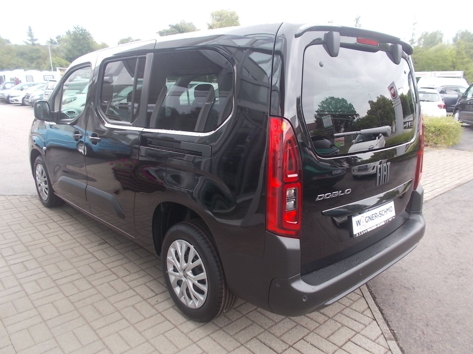 Fahrzeugabbildung Fiat Doblo Kombi 1.5 HDi 130 Automatik + 7 Sitzer