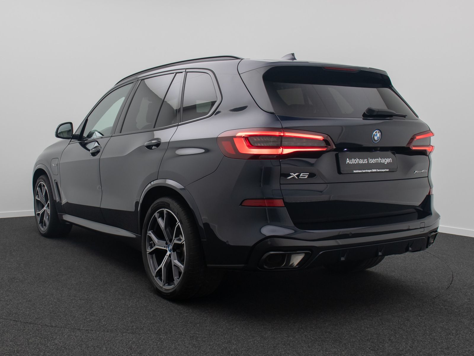 Fahrzeugabbildung BMW X5 xD45e M Sport HUD Kamera AHK Alarm DAB 21Zoll