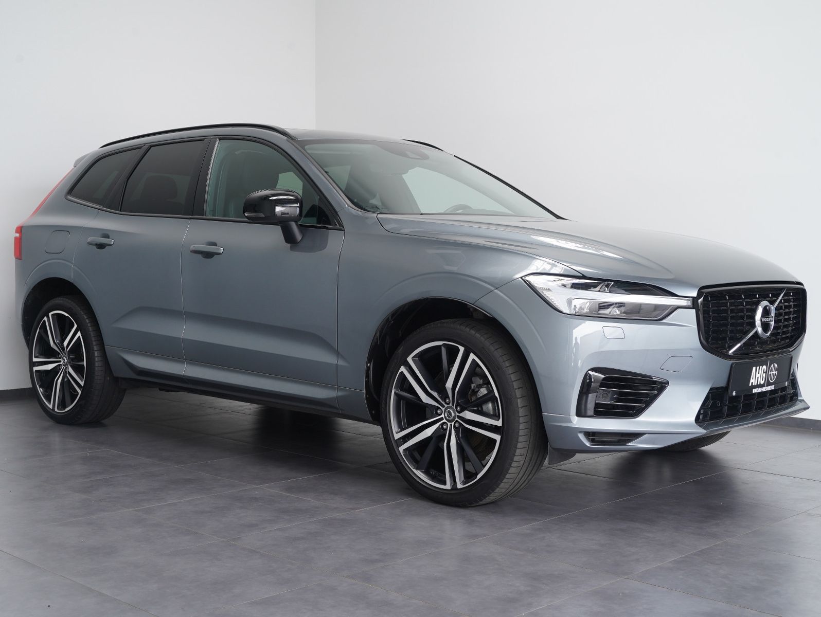 Fahrzeugabbildung Volvo XC60 T6 AWD Recharge Twin Engine R Design PANO