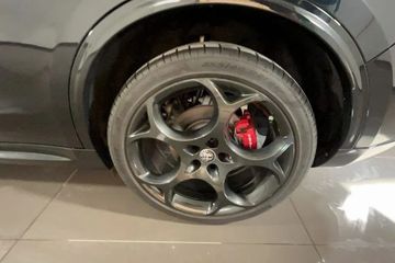 Alfa-Romeo Stelvio - 4