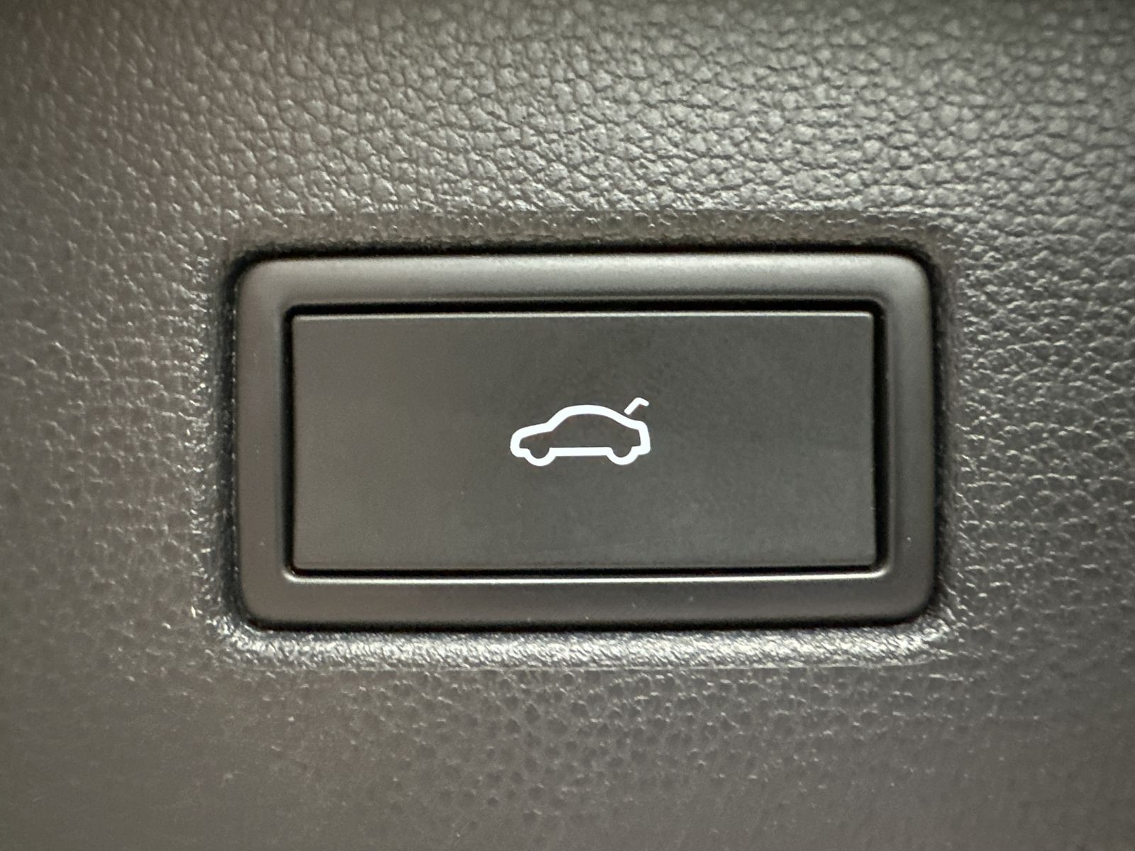 Fahrzeugabbildung Volkswagen Tiguan 2.0 TDI DSG R-Line Black NAV+IQ-LIGHT+ACC