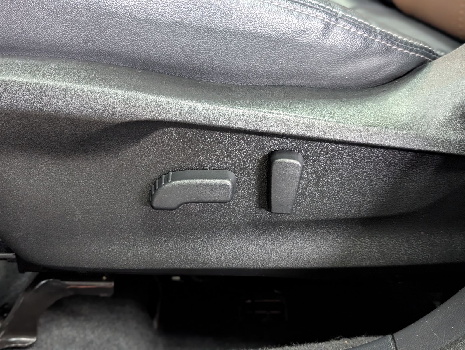 Fahrzeugabbildung Subaru Forester 2.0ie MHEV PLATINUM ACC LED PANO LEDER
