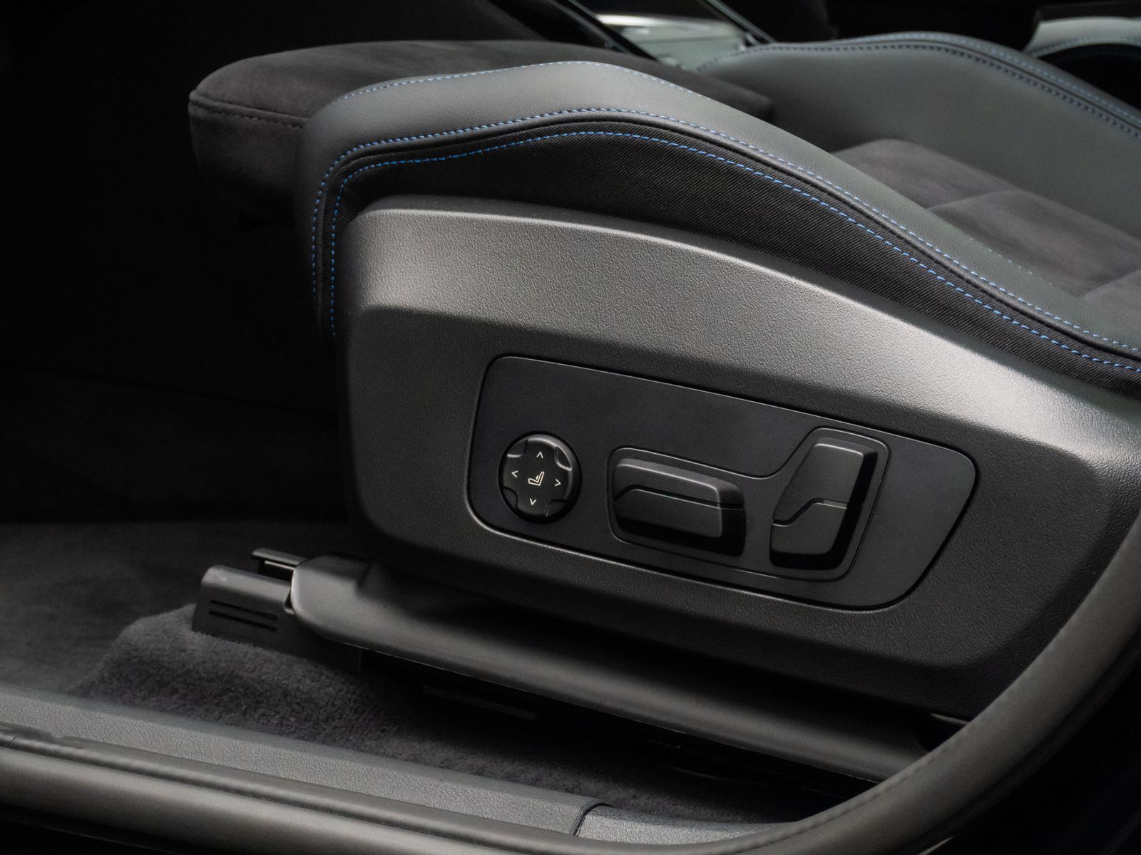 Fahrzeugabbildung BMW X1 xD25e M Sport H/K Kamera Panorama DAB Memory