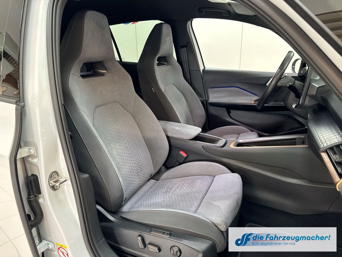 Fahrzeugabbildung CUPRA Born 150 kW Digitales Cockpit Massagesitze LED M