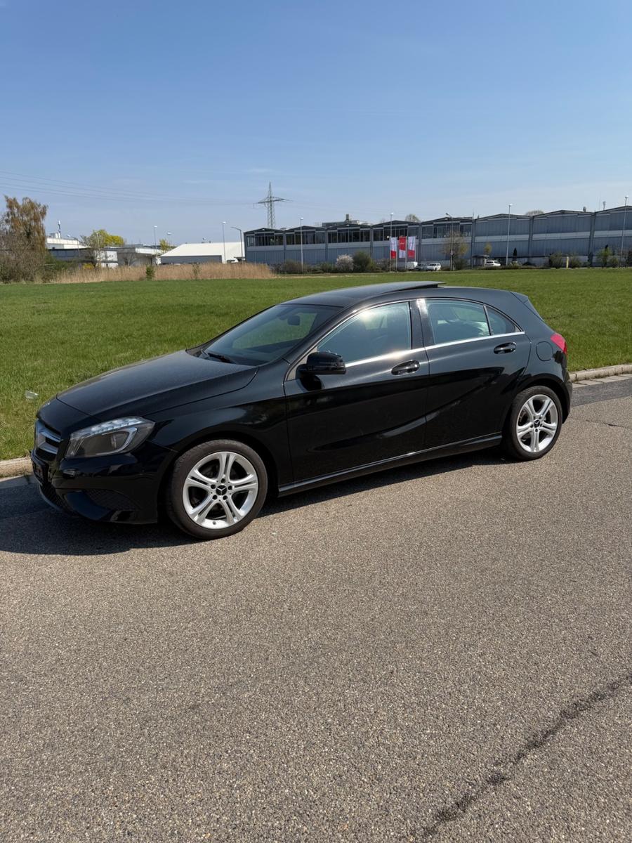 Mercedes-Benz A 200 Urban Pano. Kamera Top