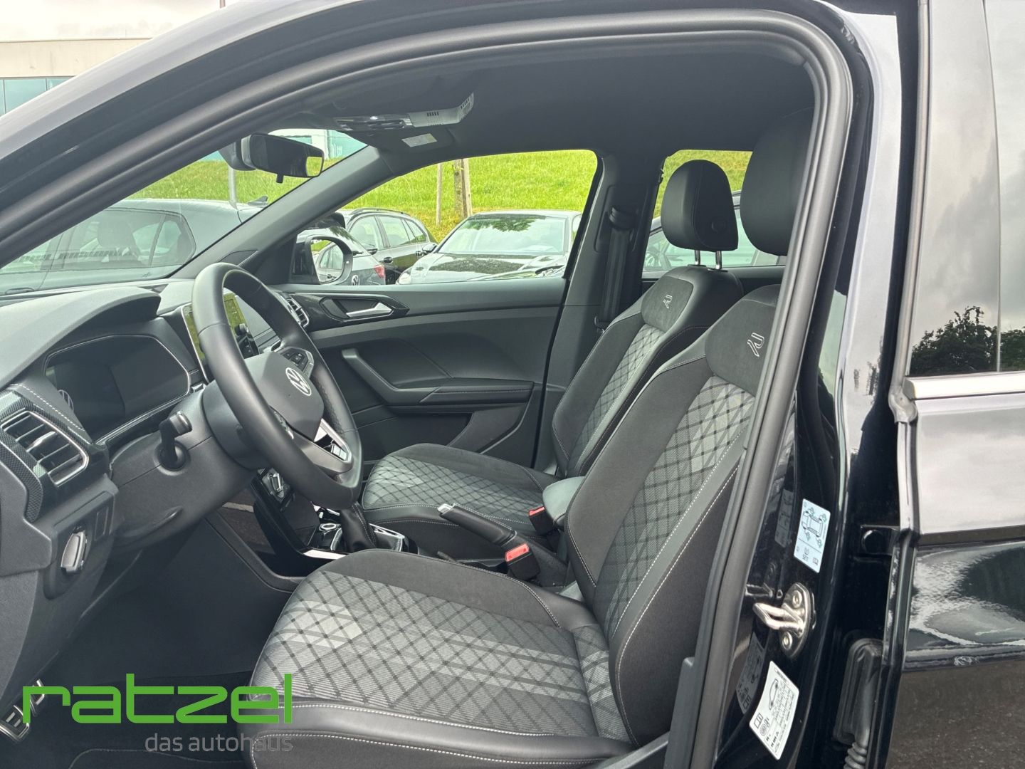 Fahrzeugabbildung Volkswagen T-Cross R-Line 1.0 l TSI IQ Light Lane Assist Ei