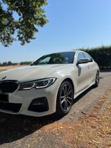BMW 320i M Sport Automatik - BMW 320 in Duisburg