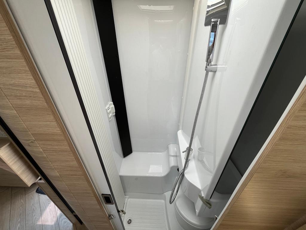 Challenger 240 Graphite Solar Arctic Markise Lithium – Foto 13 von 16