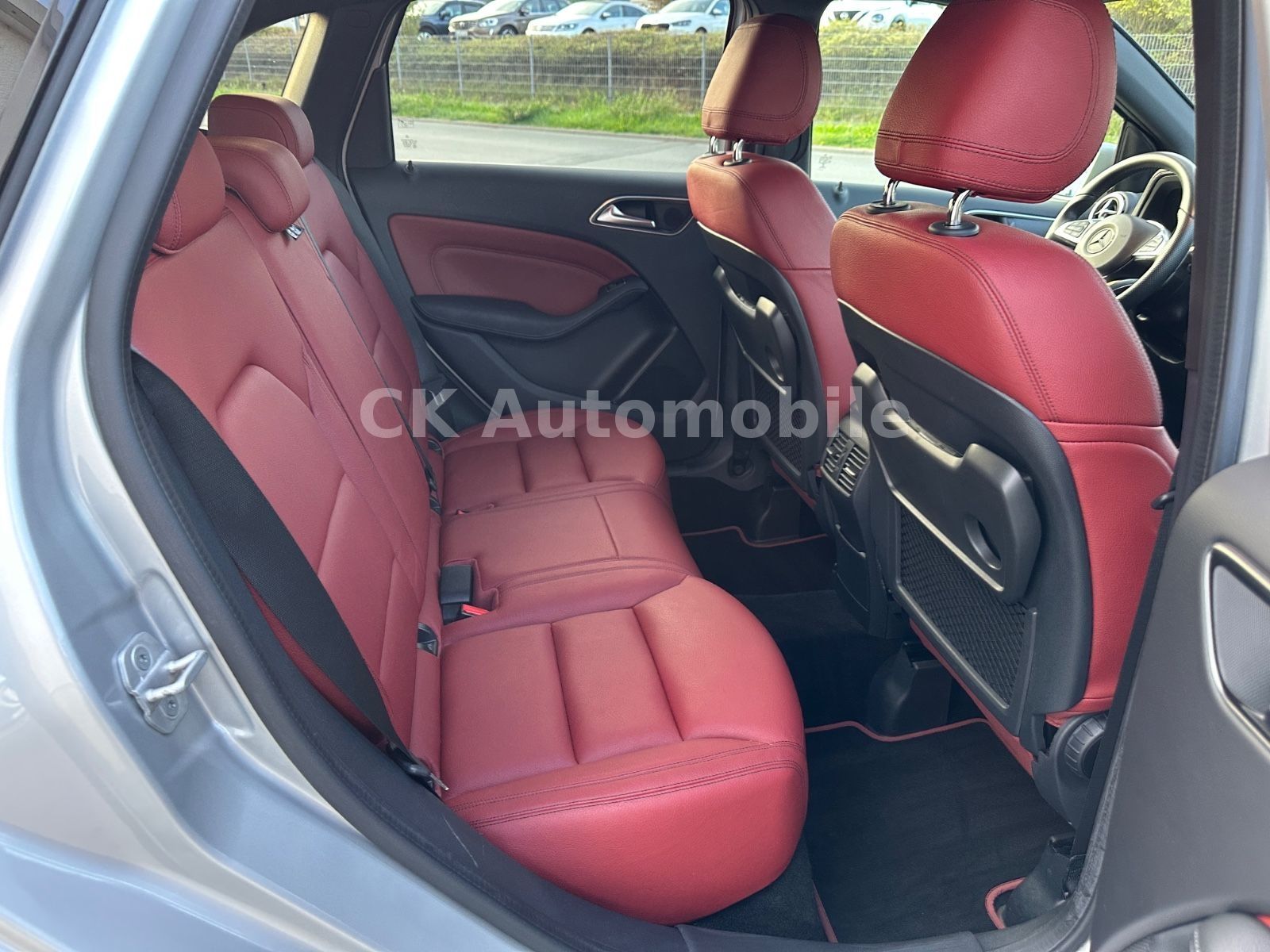Fahrzeugabbildung Mercedes-Benz B 220 4Matic AMG-Line/Navi/Tempomat/PDC/AHK