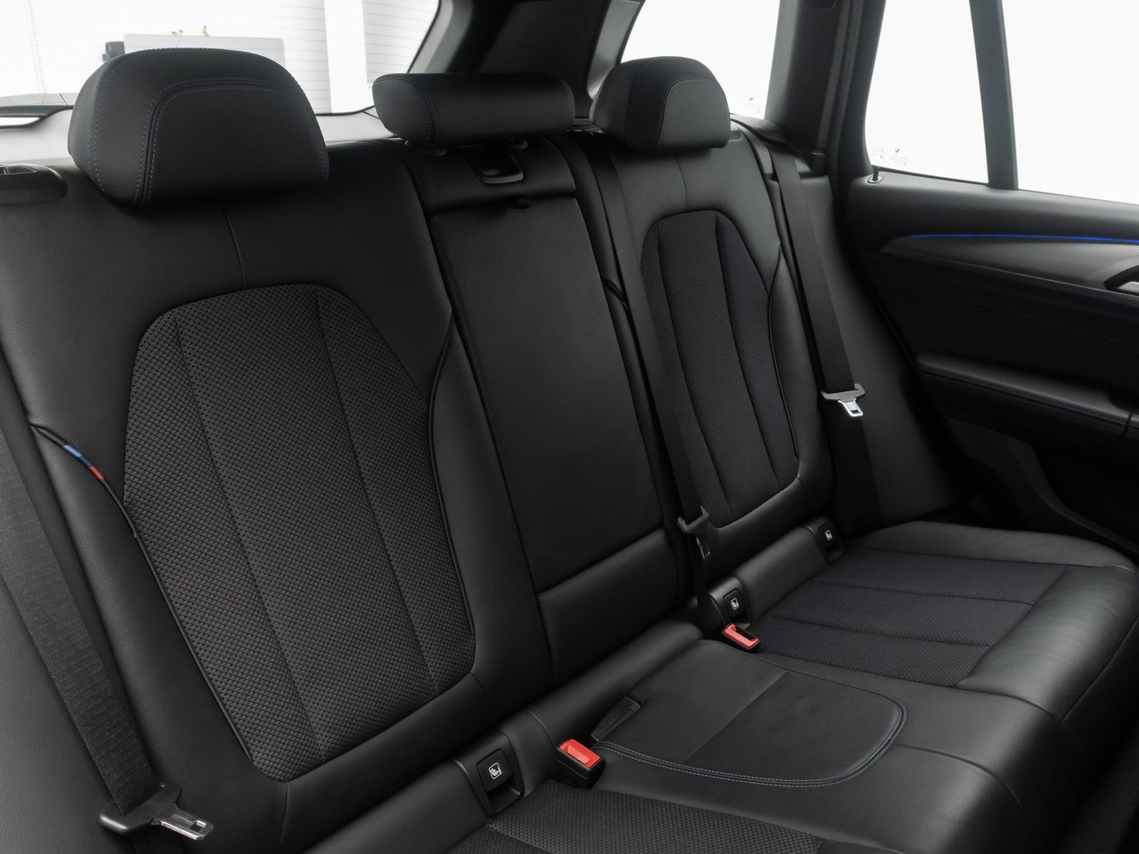 Fahrzeugabbildung BMW X3 xD20d M Sport Alarm HiFi GeschwindigRe 19Zoll