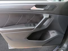 VW Tiguan 2.0 TDI R-Line 4M Matrix Nav Ahk Sport-Pa VW Tiguan 2.0 TDI R-Line 4M Matrix Nav Ahk Sport-Pa