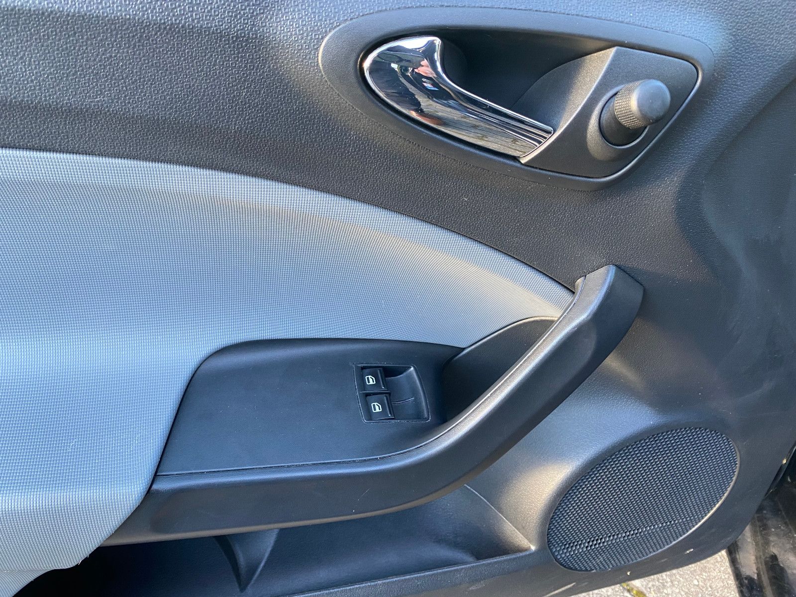 Fahrzeugabbildung SEAT Ibiza SC 1,4 16V Cool&Sound Salsa