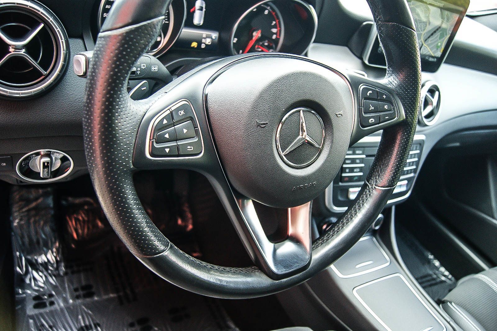 Fahrzeugabbildung Mercedes-Benz CLA 200 Shooting Brake 7G-DCT LED KEYLESS NAVI