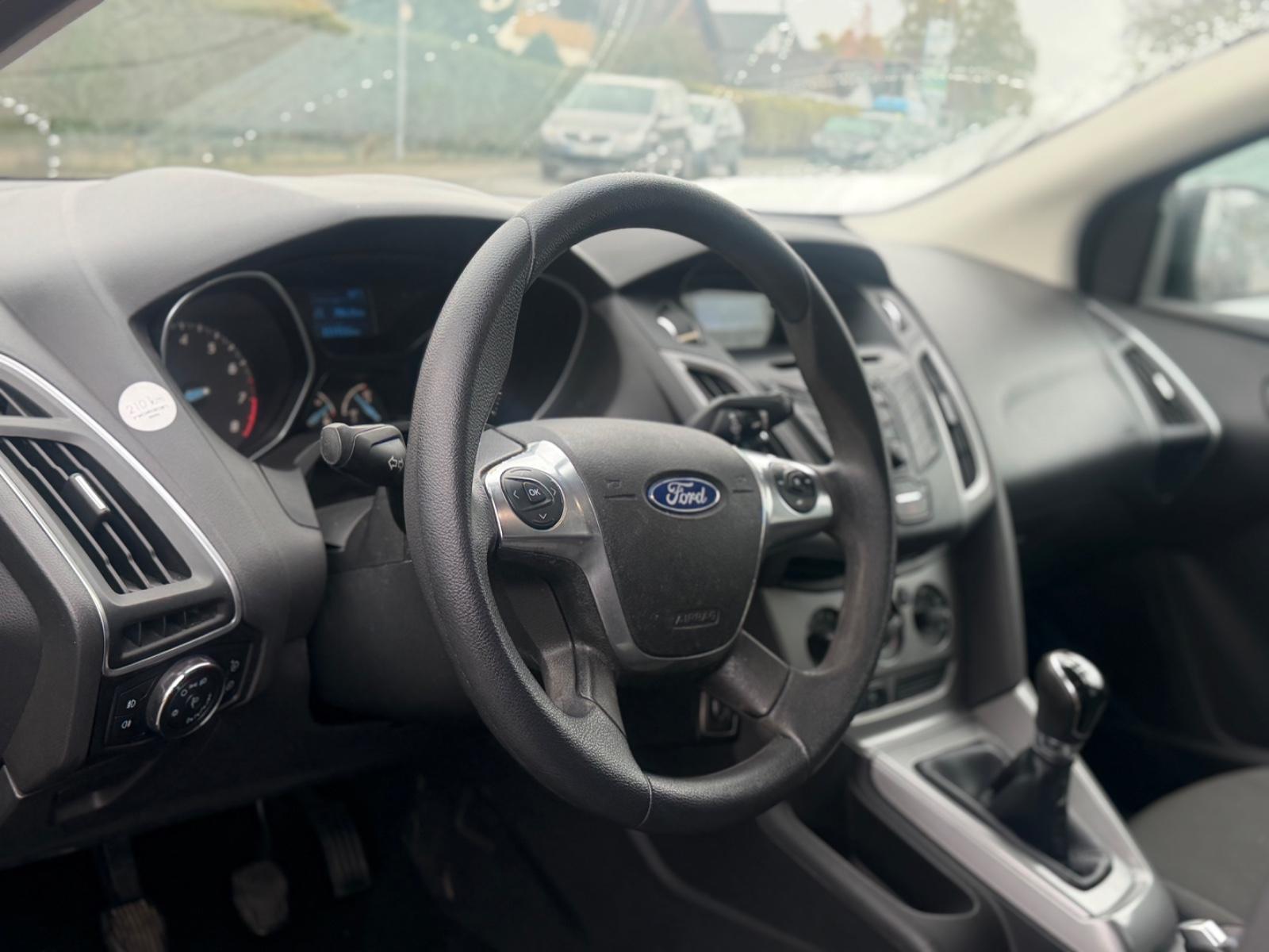 Ford Focus 2012 — photo 18