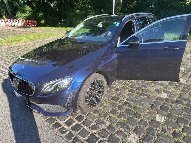 MERCEDES-BENZ E 200 d T Autom. -
