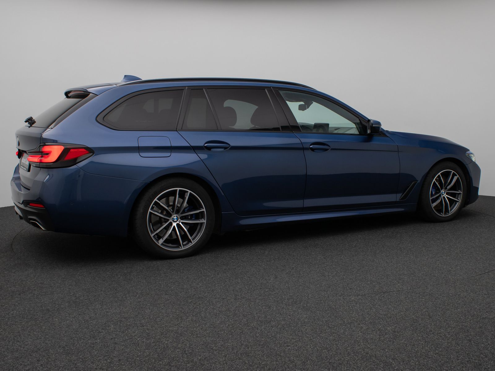 Fahrzeugabbildung BMW 530d M Sport Panorama Kamera Laser HUD DAB H/K