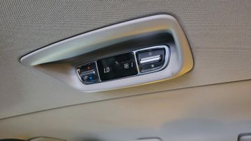 Mercedes V 220 - 11