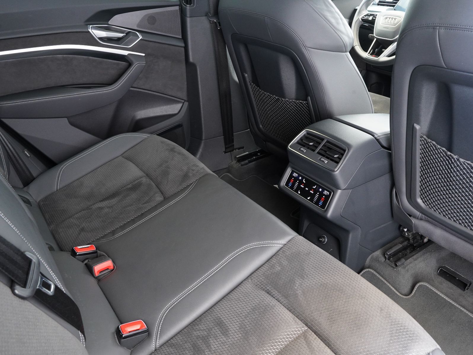 Fahrzeugabbildung Audi e-tron 55 quattro 2x S line MATRIX/B&O/AHK/SOH