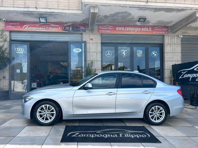 BMW Bmw 318d Business auto 143cv - 2015