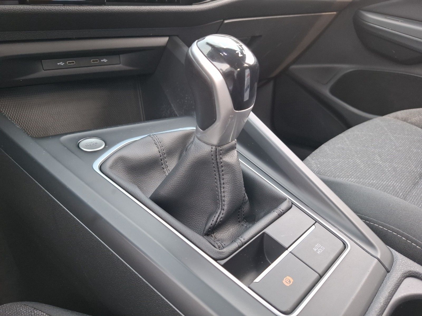 VW Golf VIII 1.5 TSI Life / KLIMA / LED / NAVI / AH - Image 14