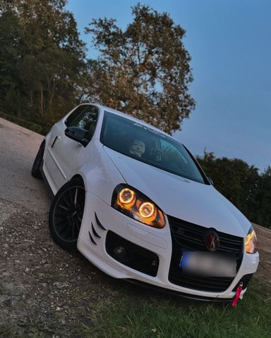 Volkswagen Golf 5 mit r32 Umbau