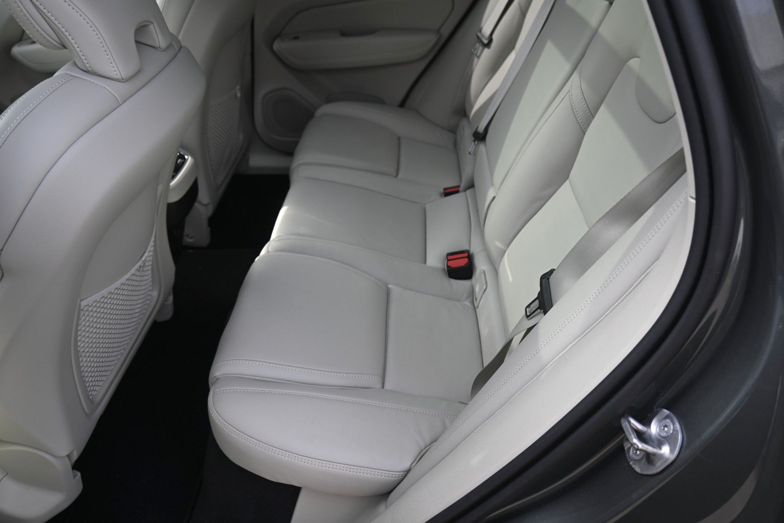 Fahrzeugabbildung Volvo XC60 B5 B  Ultra Dark AWD*B&W*PANO*LUFT*AHK*