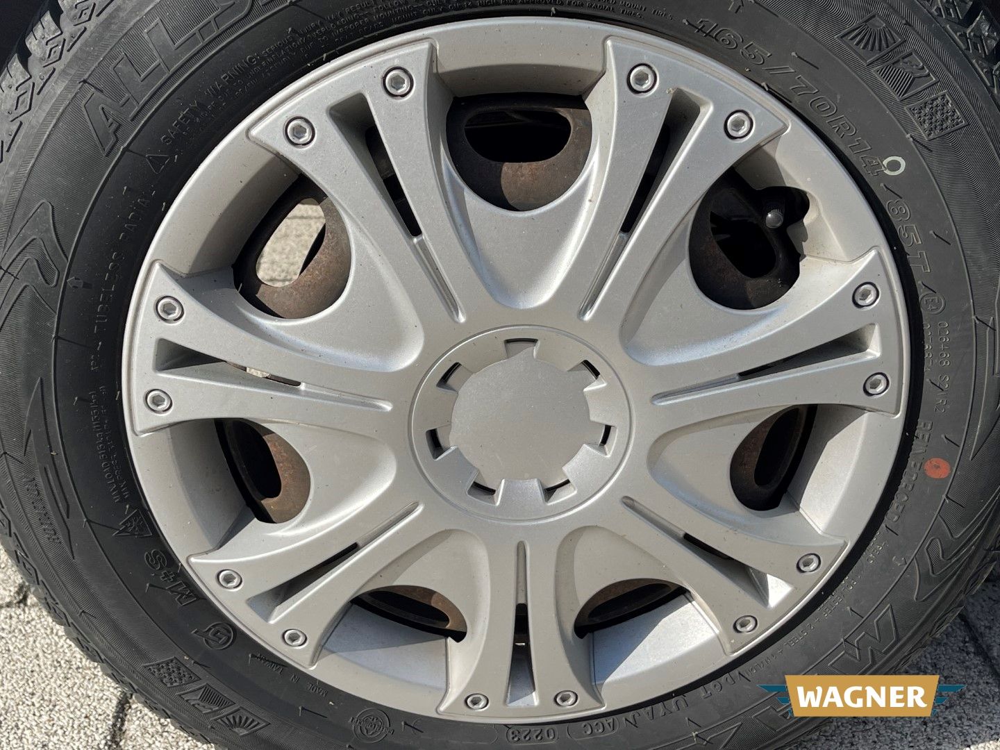 Fahrzeugabbildung Volkswagen Polo IV Trendline Servolenkung
